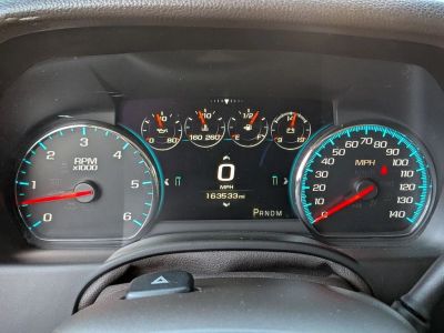 2016 Chevrolet Suburban — photo 13 view