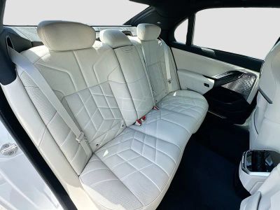 2026 BMW 7 Series — photo 21 view