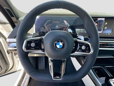 2026 BMW 7 Series — photo 8 view