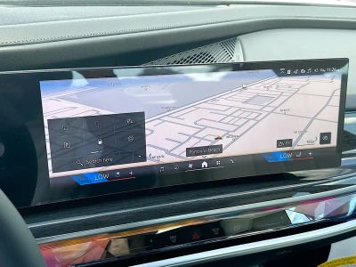 2026 BMW 7 Series — photo 11 view