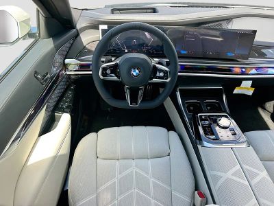 2026 BMW 7 Series — photo 17 view