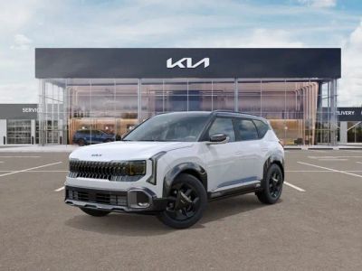 2027 Kia Seltos X-Line in Snow White Pearl — front three-quarter view