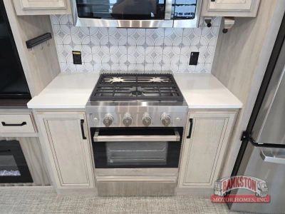 2024 Montana 295RL — photo 10 view