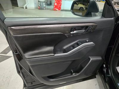2021 Toyota Highlander — photo 14 view