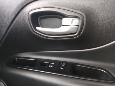 2023 Jeep Renegade - Photo 20