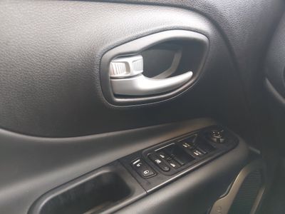 2023 Jeep Renegade - Photo 19