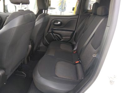 2023 Jeep Renegade - Photo 18