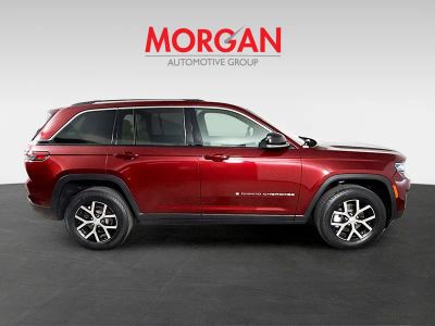 2024 Jeep Grand Cherokee — side profile view