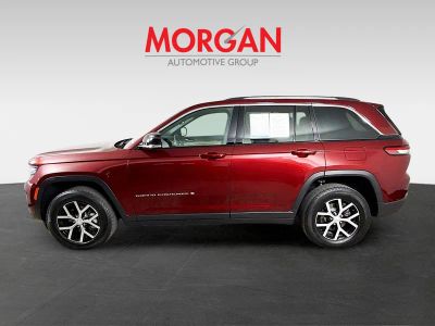 2024 Jeep Grand Cherokee — engine compartment view