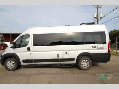 2025 Roadtrek Roadtrek — photo 8 view