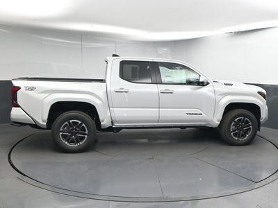 2025 Toyota Tacoma i-FORCE MAX TRD Sport i-FORCE MAX Truck Double Cab — photo 8 view