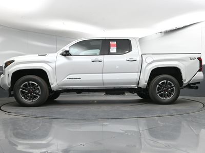 2025 Toyota Tacoma i-FORCE MAX TRD Sport i-FORCE MAX Truck Double Cab — photo 26 view