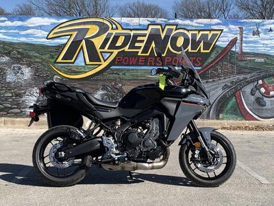 2025 Yamaha Tracer 9 in RAVEN — front three-quarter view