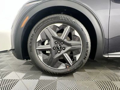 2025 Kia EV6 — photo 13 view