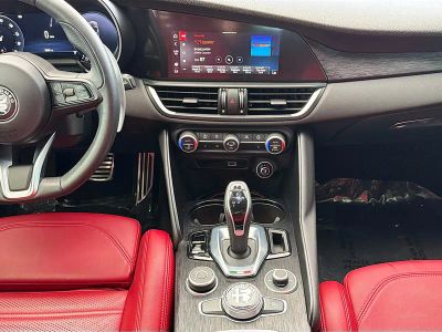 2024 Alfa Romeo Giulia — photo 19 view