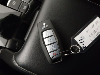2025 Mitsubishi Outlander - Photo 15
