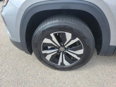2025 Volkswagen Atlas Cross Sport — photo 8 view