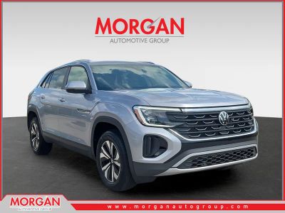 2025 Volkswagen Atlas Cross Sport 2.0T SE in Silver Mist Metallic — front three-quarter view