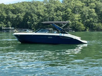 2026 Sea Ray SDX 230 Surf — front three-quarter view