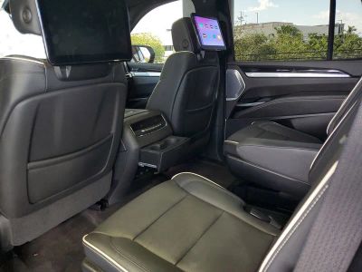 2025 Cadillac Escalade — photo 10 view