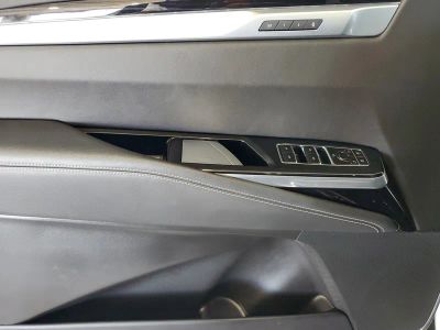 2025 Cadillac Escalade — photo 14 view