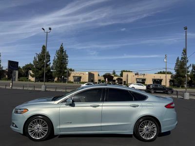 2014 Ford Fusion — engine compartment view
