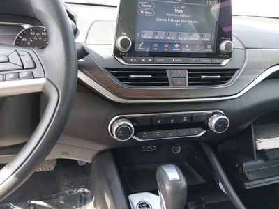 2024 Nissan Altima — photo 13 view