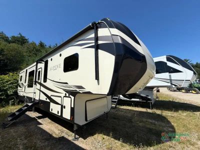 2020 Keystone RV Alpine — front three-quarter view