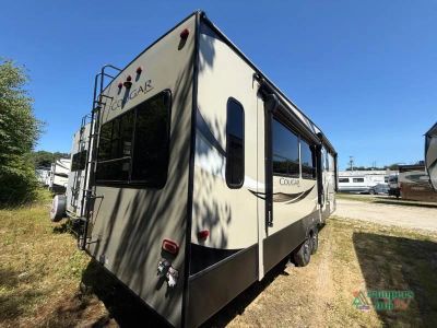 2020 Keystone RV Alpine — interior view
