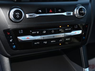2020 Ford Explorer - Photo 16