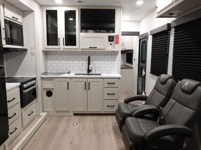 2026 Grand Design Momentum G-Class - Photo 6