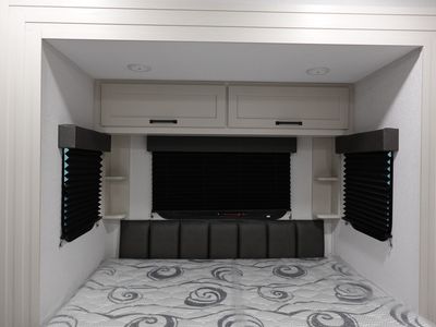 2026 Grand Design Momentum G-Class - Photo 8