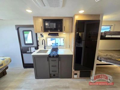 2026 Overland Series 221MSL — photo 9 view