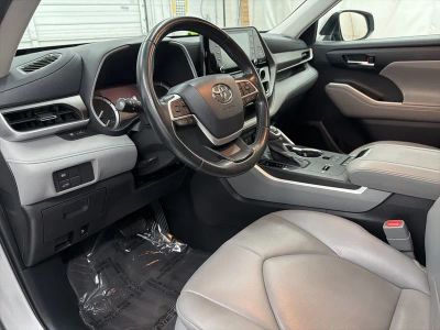 2022 Toyota Highlander - Photo 13