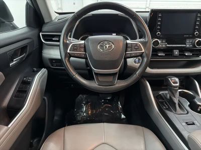 2022 Toyota Highlander - Photo 22