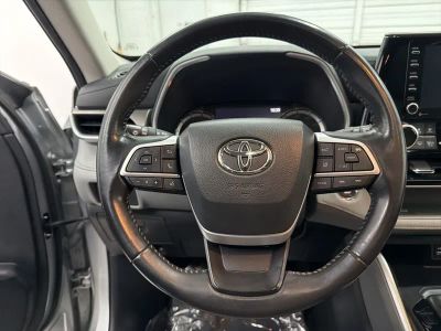 2022 Toyota Highlander - Photo 16