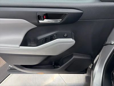 2022 Toyota Highlander - Photo 18