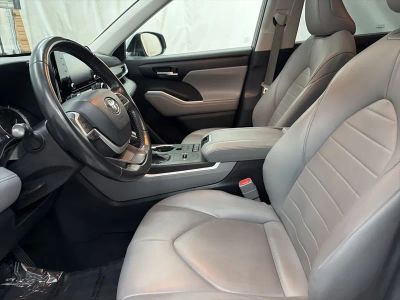 2022 Toyota Highlander - Photo 15