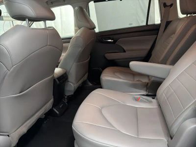 2022 Toyota Highlander - Photo 21