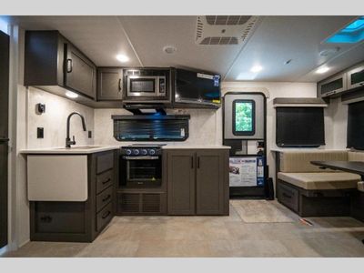 2025 Forest River Rockwood Ultra Lite - Photo 5