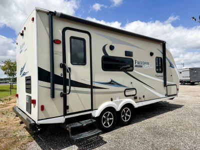 2018 Coachmen Freedom Express - Photo 23
