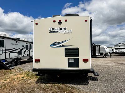2018 Coachmen Freedom Express - Photo 24