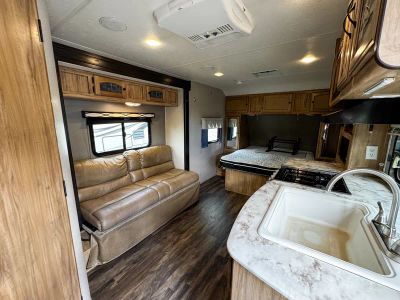 2018 Coachmen Freedom Express - Photo 2