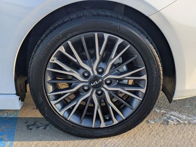 2024 Kia Forte - Photo 32