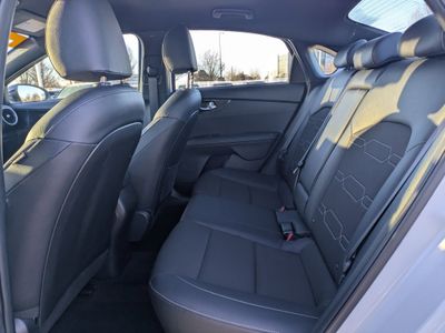 2024 Kia Forte - Photo 23