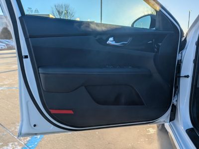 2024 Kia Forte - Photo 11
