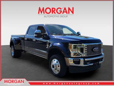2022 Ford Super Duty F-450 DRW King Ranch in Brown — front three-quarter view