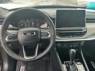 2024 Jeep Compass — photo 8 view