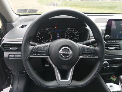 2024 Nissan Altima — photo 12 view