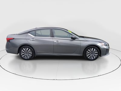 2024 Nissan Altima — photo 8 view